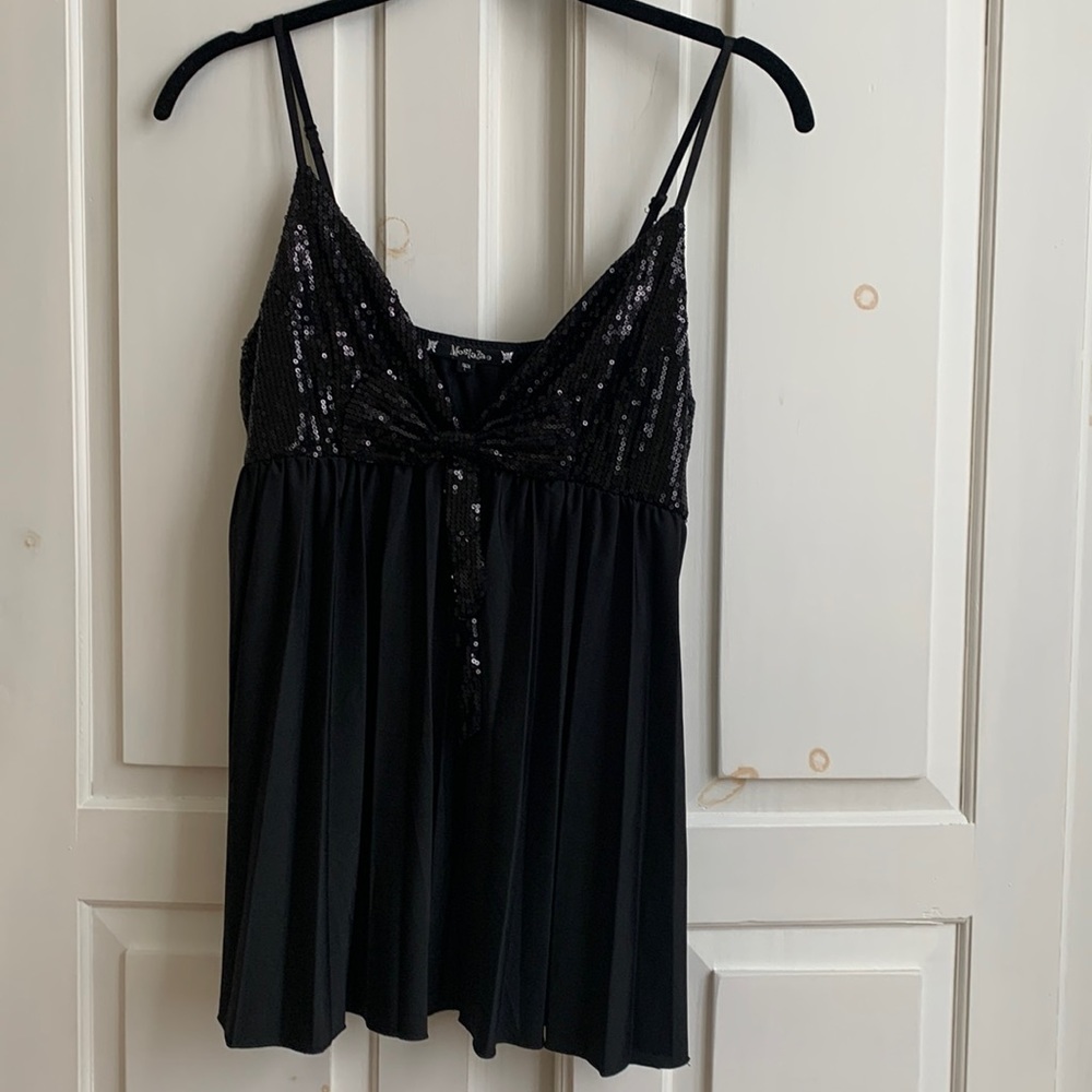Sexy black top with adjustable shoulder strap